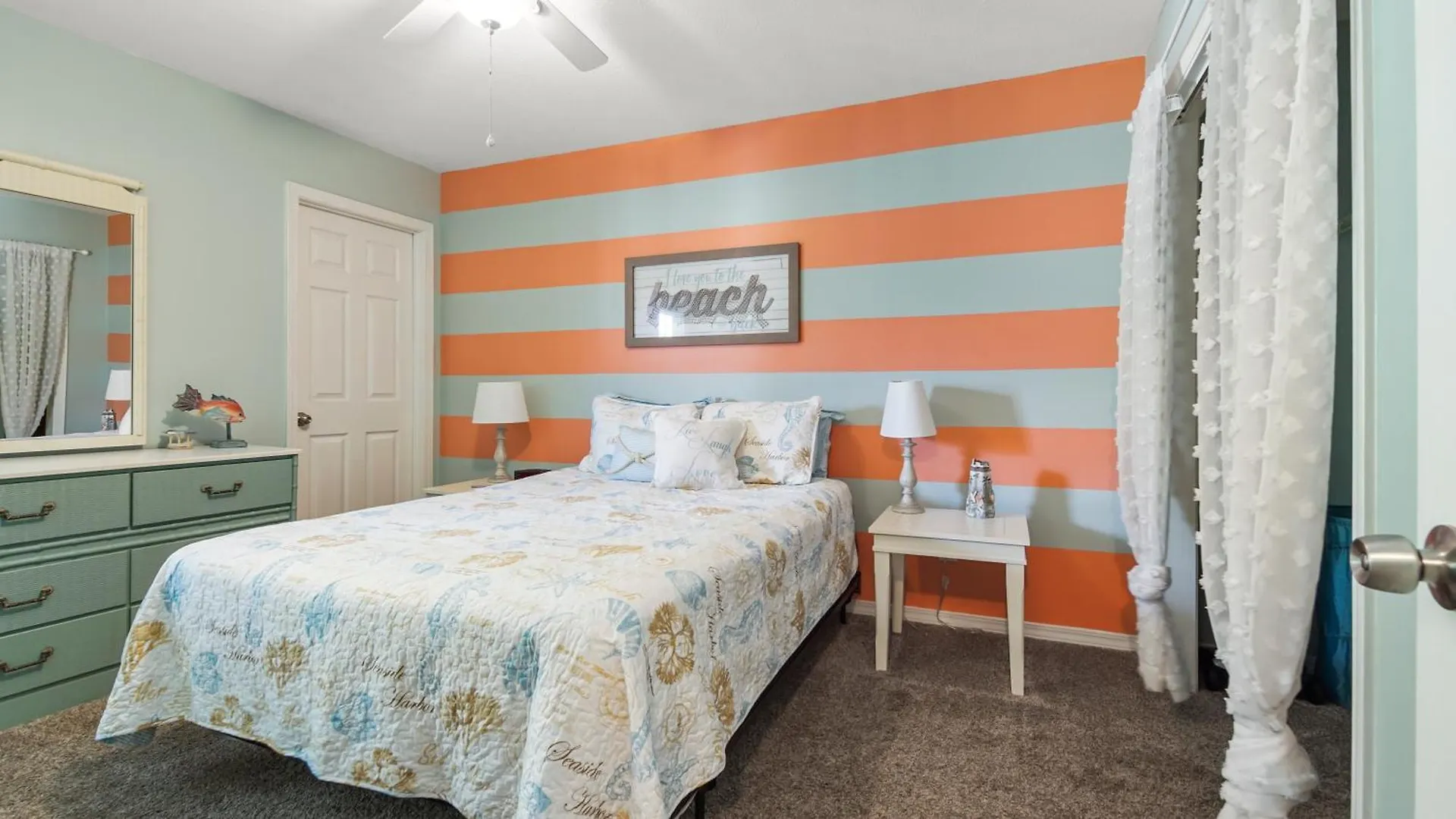 Beach Access Close To Walmart, Bowling,Skating And Game Room Panama City Beach Holiday home